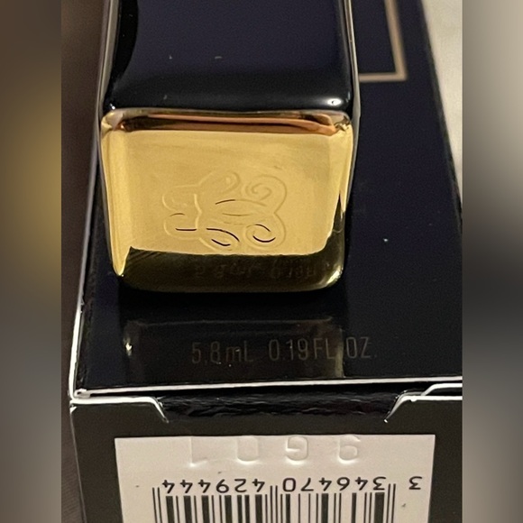 Guerlain - Kiss Kiss Liquid Lipstick | Shade L321 (Red) - Madame Matte | NIB - Picture 9 of 11